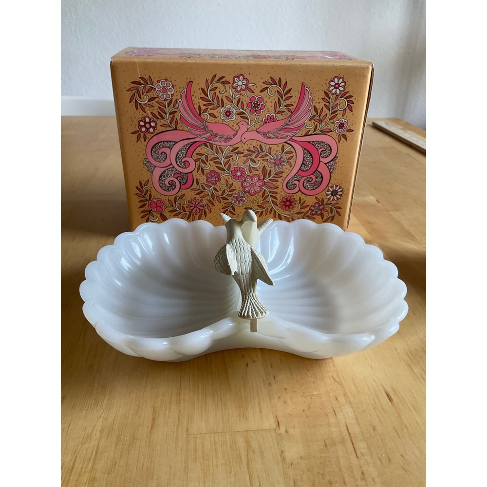 Vintage Avon Lovebirds Soap Dish Milk Glass Double Shell Bird Figurine with Box